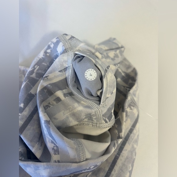 Lululemon Wunder Under High Rise in rare pattern! 28 inch inseam - Picture 3 of 8